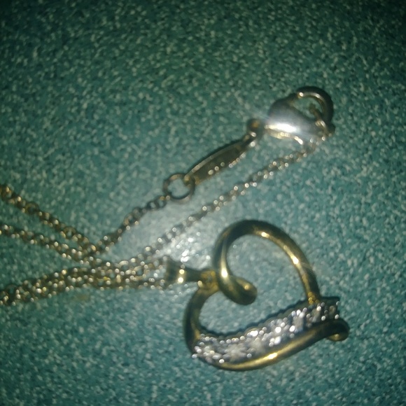 GORGEOUS DIAMOND HEART PENDANT - Picture 6 of 6